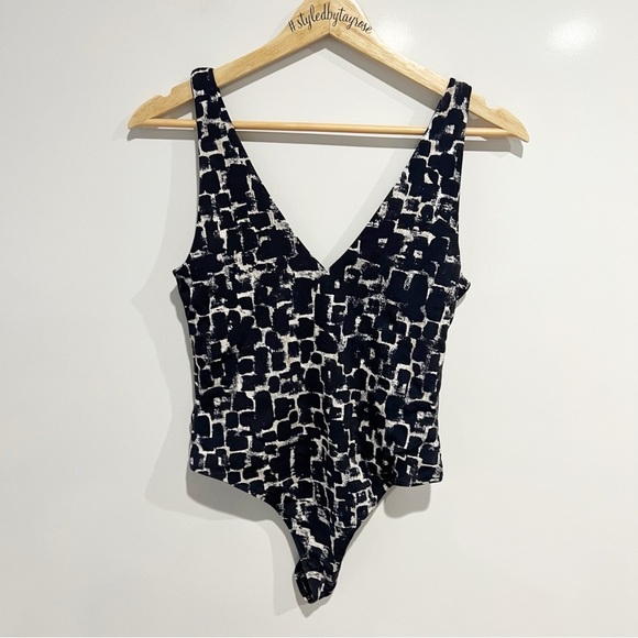 Aritzia Babaton Printed Bodysuit - Picture 1 of 4